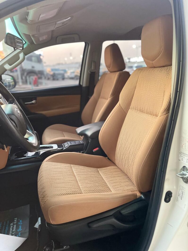 TOYOTA FORTUNER 2019 WHITE 2.7L GCC SPEC