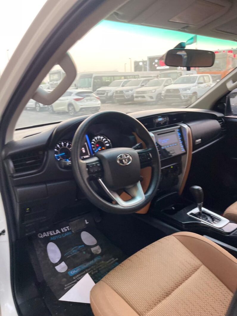 TOYOTA FORTUNER 2019 WHITE 2.7L GCC SPEC
