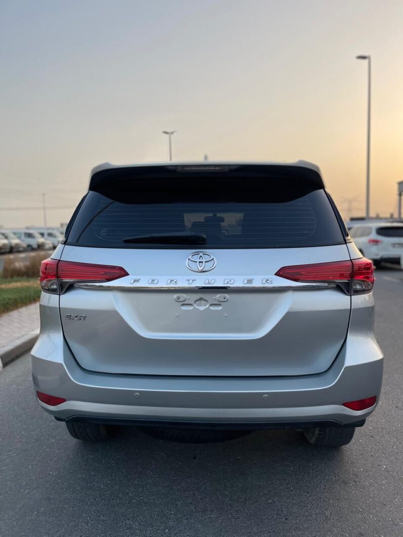 TOYOTA FORTUNER 2017 SILVER 2.7L V4 GCC SPECS
