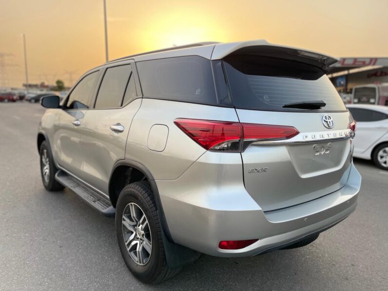 TOYOTA FORTUNER 2017 SILVER 2.7L V4 GCC SPECS