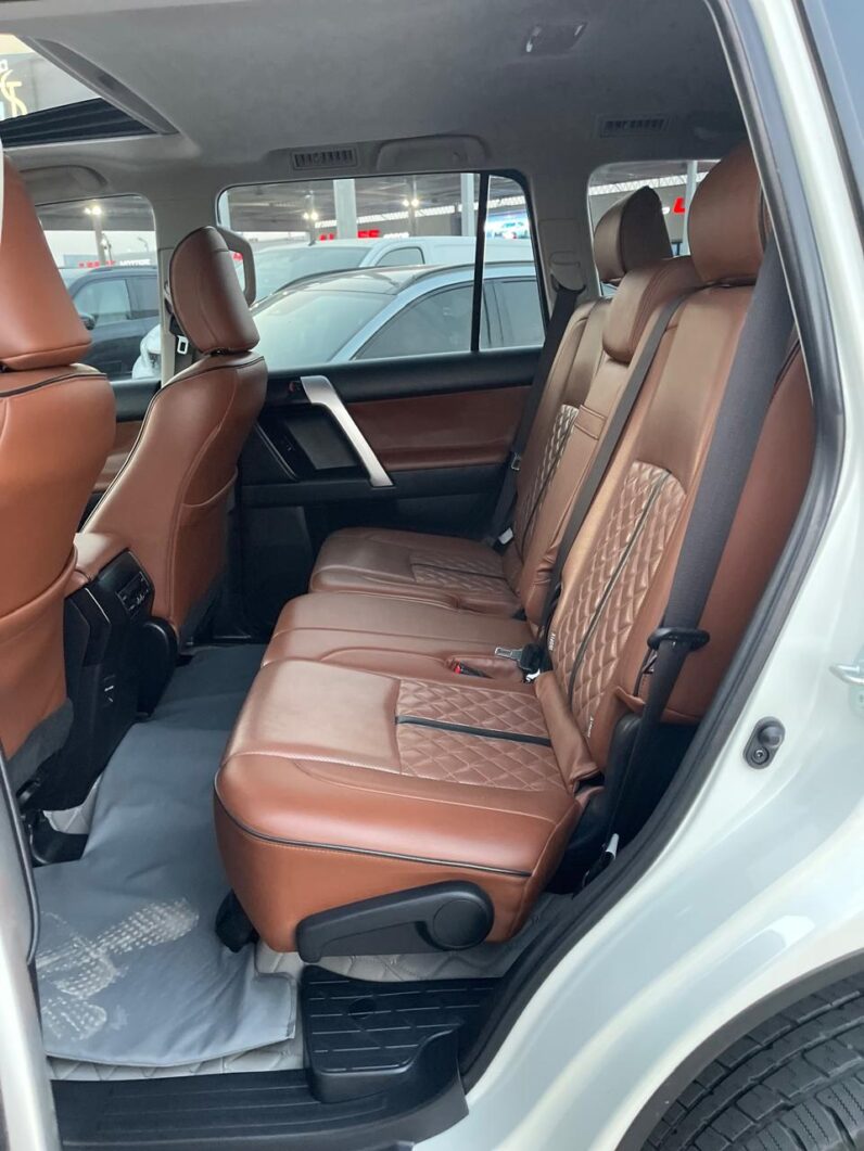 Toyota Prado VX.R 2019 White 2.7L V4