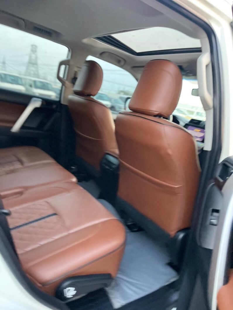 Toyota Prado VX.R 2019 White 2.7L V4