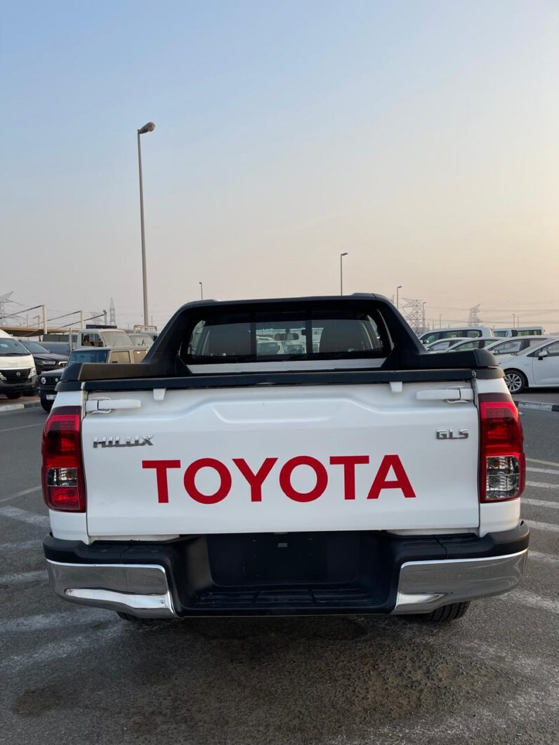 Toyota Hilux 2019 White color full option 2.7L GCC