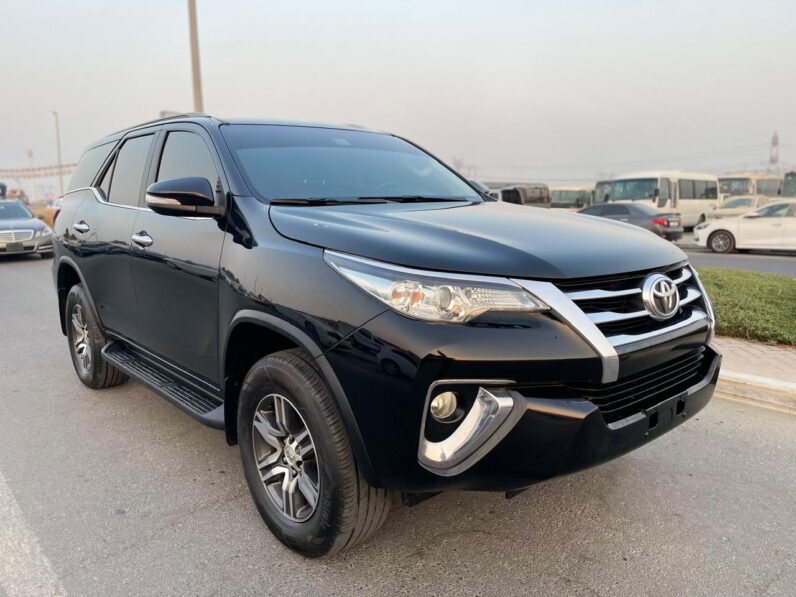 Toyota Fortuner EXR 2.7L 2016 BLACK color GCC specs