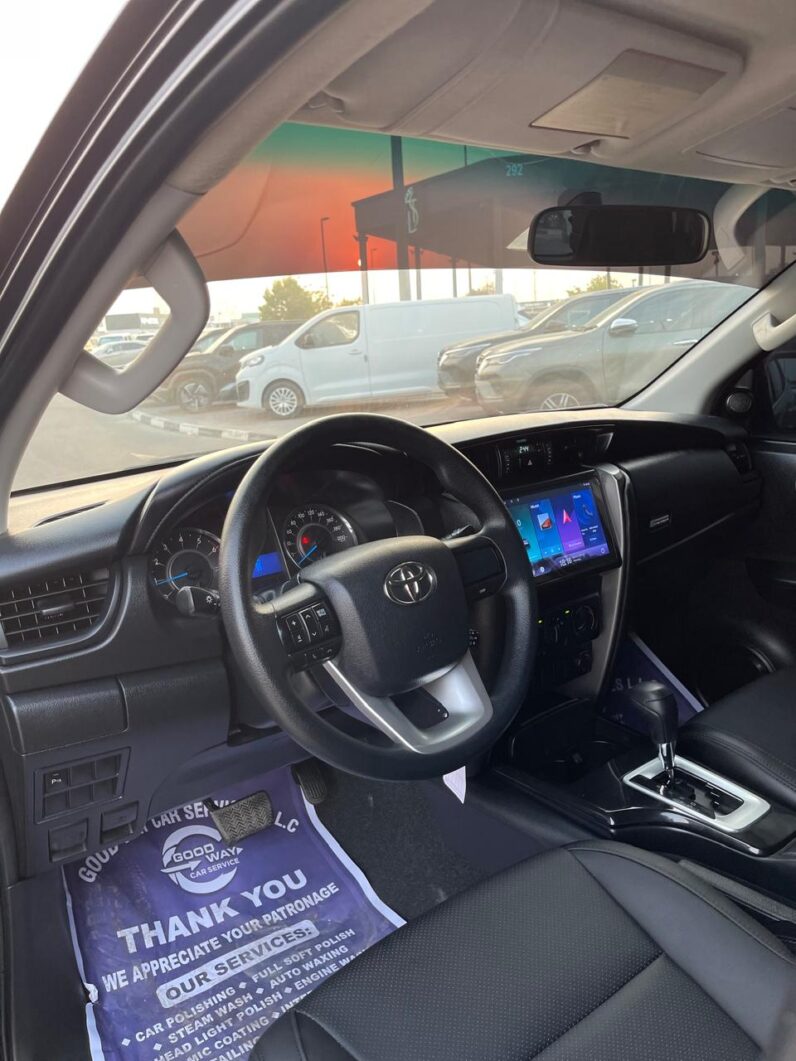 Toyota Fortuner EXR 2.7L 2016 BLACK color GCC specs