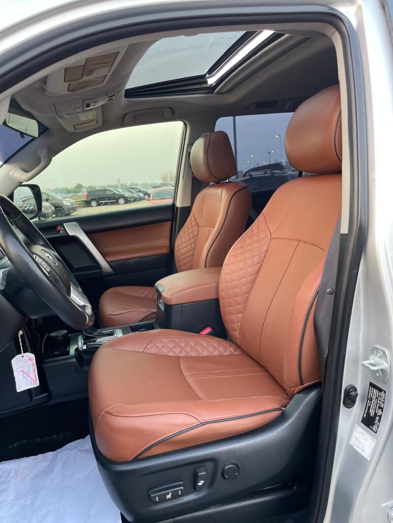 Toyota Prado 2016 VX.R Silver 2.7L GCC Spcs