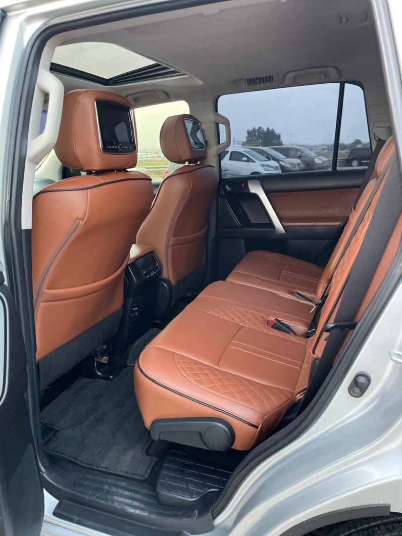 Toyota Prado 2016 VX.R Silver 2.7L GCC Spcs