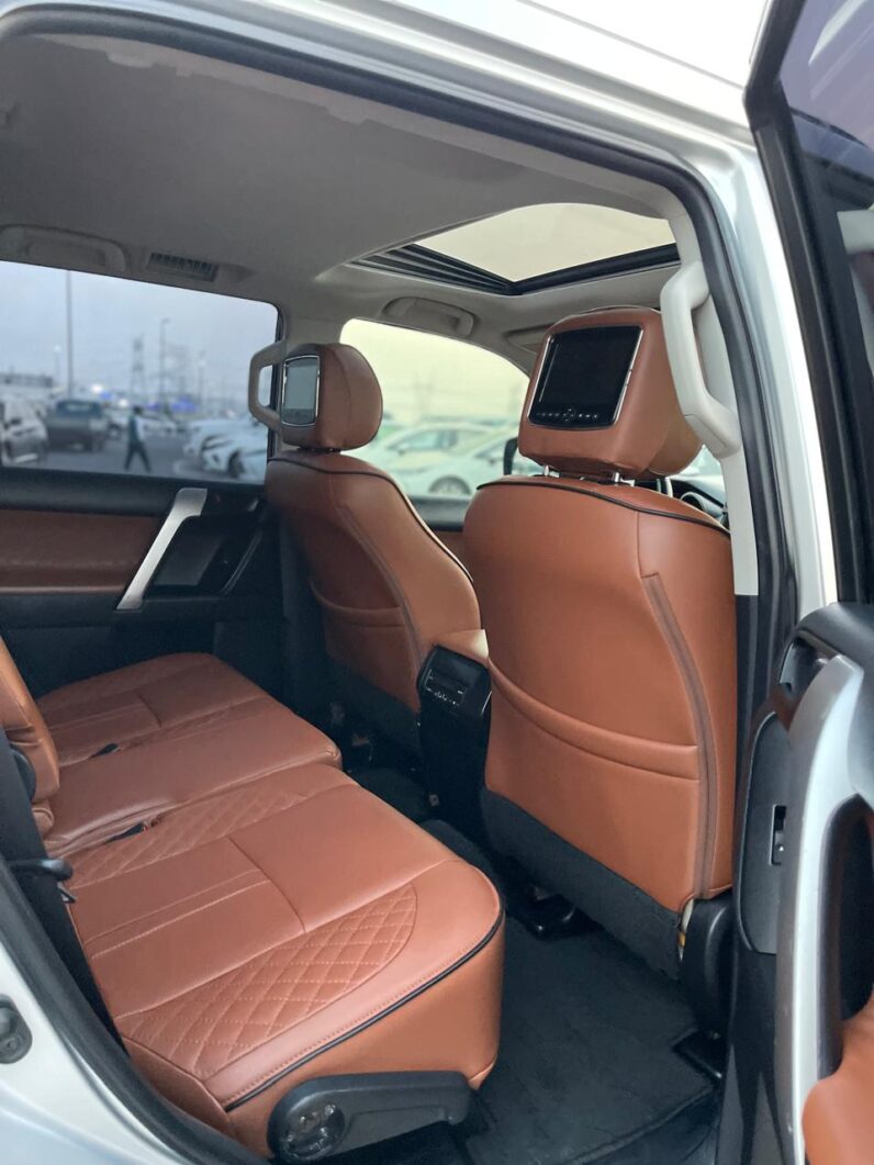 Toyota Prado 2016 VX.R Silver 2.7L GCC Spcs