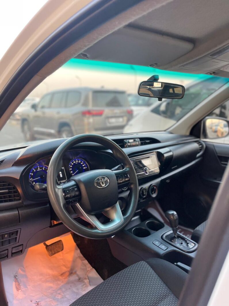 Toyota Hilux 2WD 4×2 2019 2.7L GCC SPECS