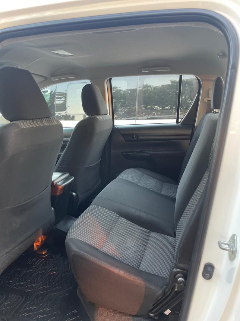 Toyota Hilux 2WD 4×2 2019 2.7L GCC SPECS
