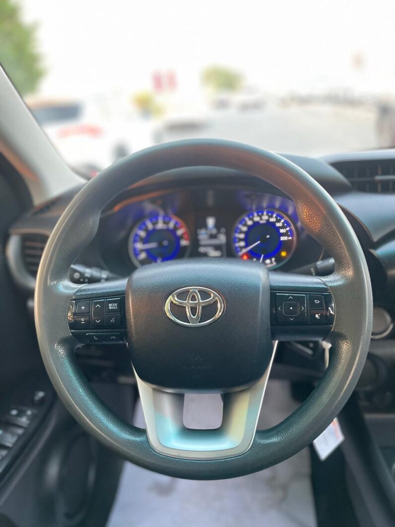 Toyota Hilux 2WD 4×2 2019 2.7L GCC SPECS