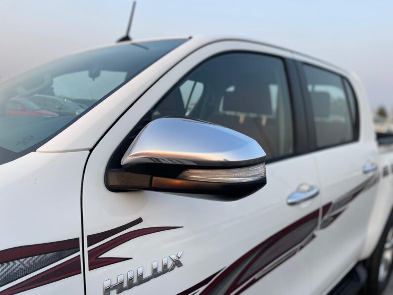 Toyota Hilux Full Option 2016 2.7l GCC SPECS